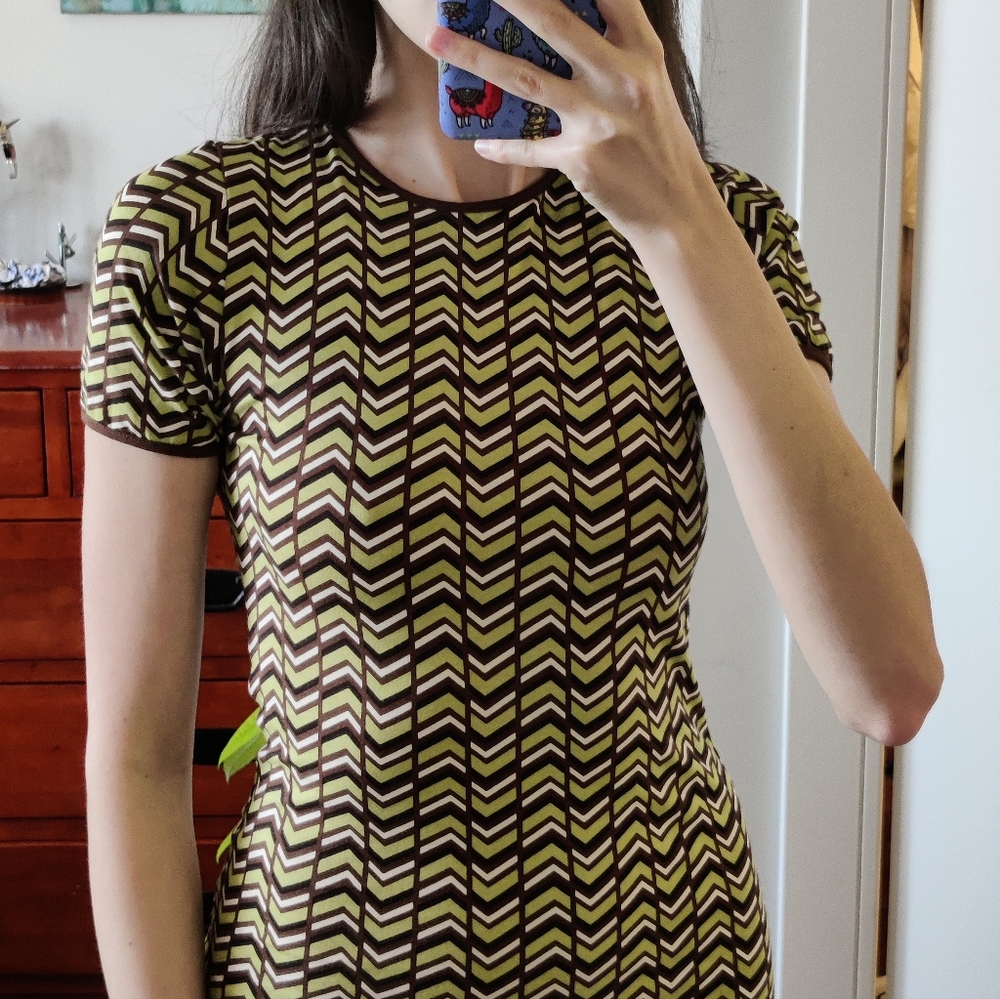 NWOT Motel Rocks Lilith short sleeve mini dress in Chevron green - Picture 4 of 10